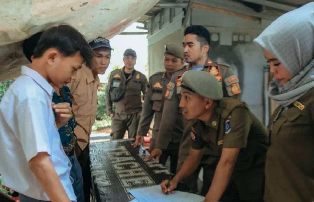 Satpol PP Kota Tangsel Melakukan Rajia Pelajar