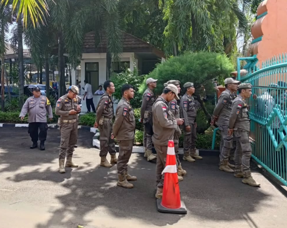 Pengamanan Aksi Penyampaian Pendapat Satpol PP Kota Cilegon