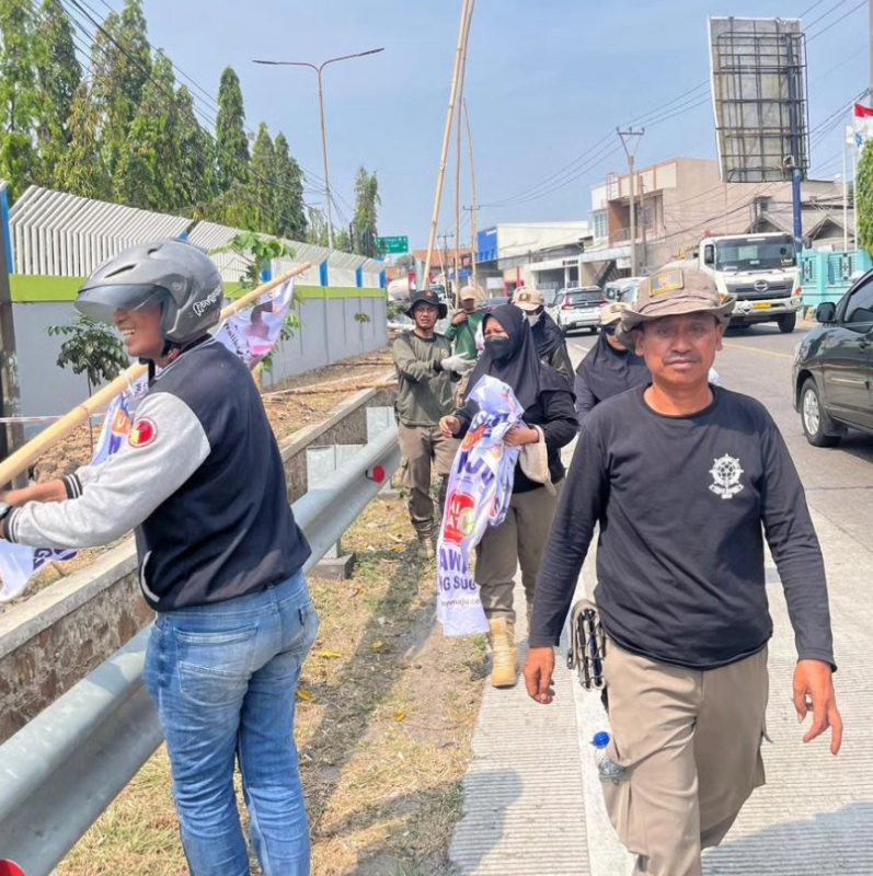 Penertiban Alat Peraga Sosialisasi (APS) Satpol PP Kota Cilegon