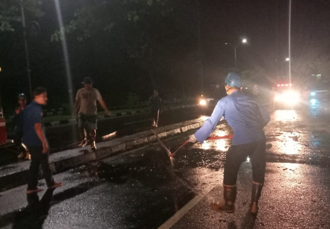 Evakuasi Pohon Tumbang