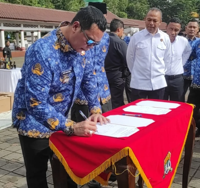 Pemusnahan Miras Dalam Rangka HUT Satpol PP 2025 Kota Serang