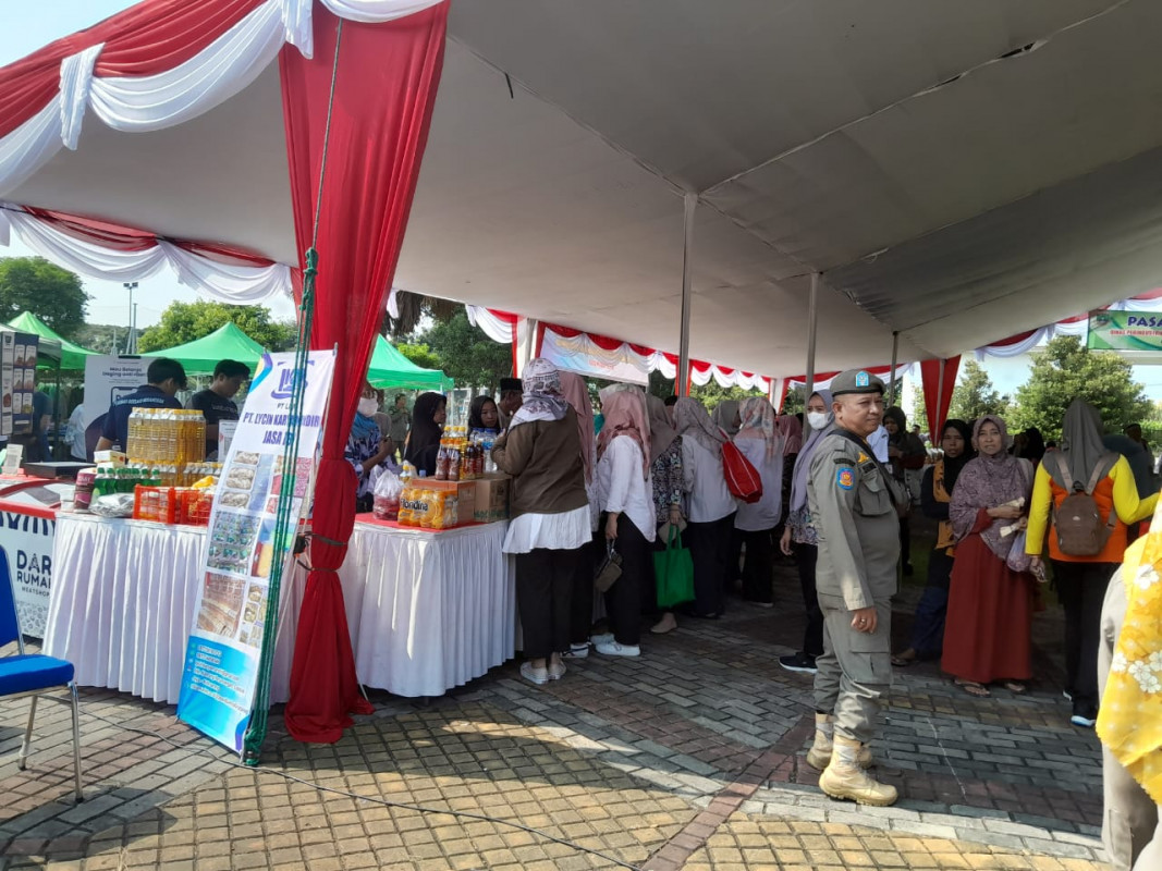 Satpol PP Provinsi Banten Melaksanakan Pengamanan Pasar Murah