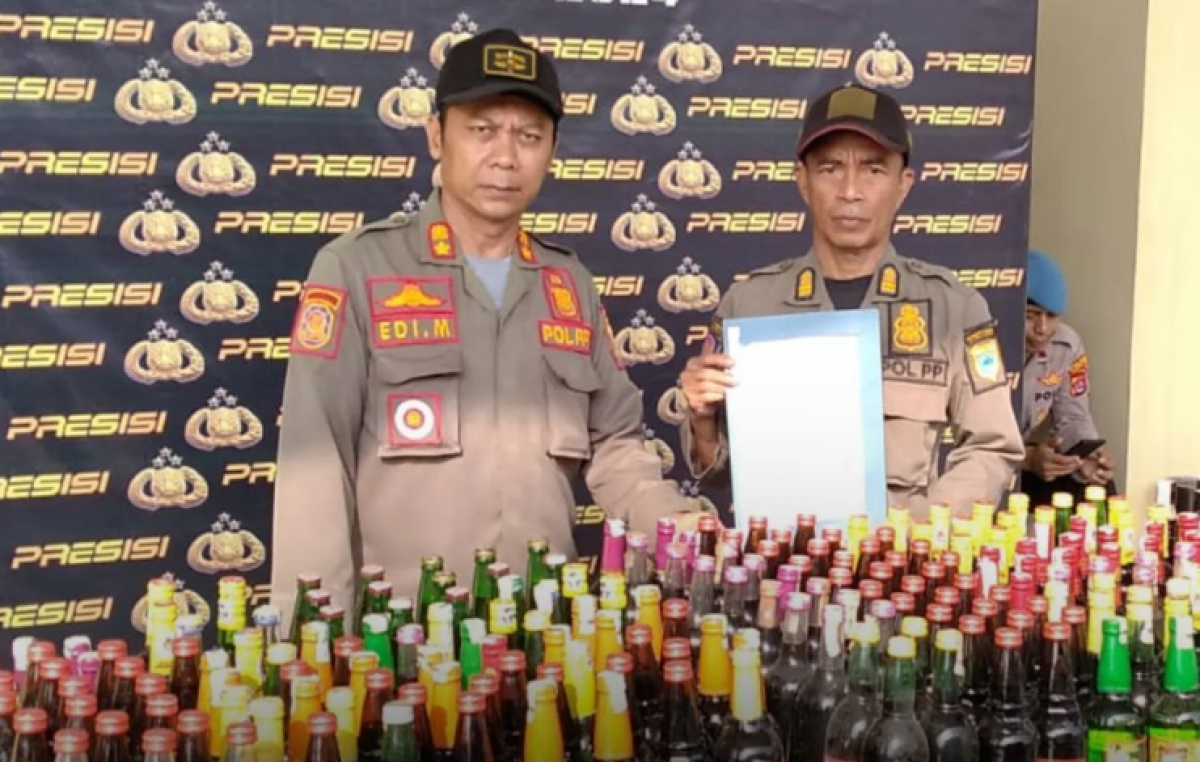 Penyerahan Barang Bukti Minuman Keras