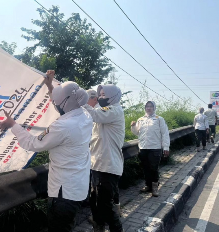 Penertiban Spanduk Sepanjang Jalan Kota Cilegon