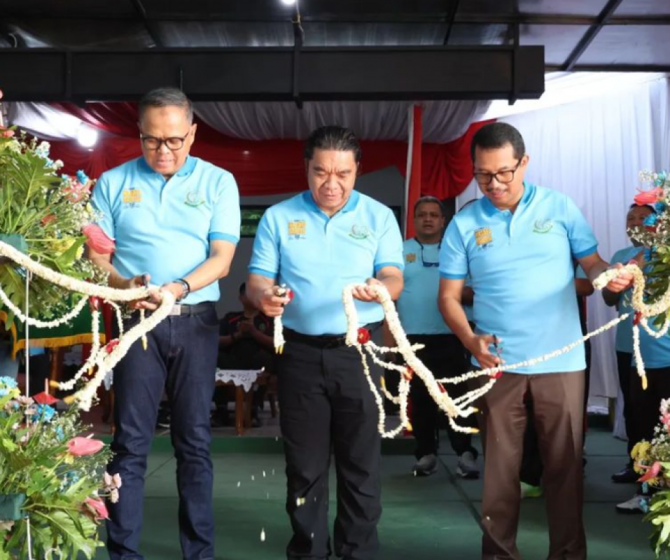 Pj Gubernur Banten Meresmikan Lapangan Tenis Indoor Kejati Banten