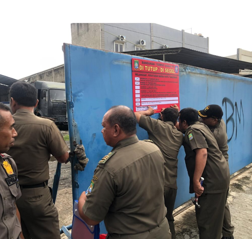Penyegelan Bangunan Gudang Tidak Memiliki Ijin Oleh Satpol PP Kota Tangerang