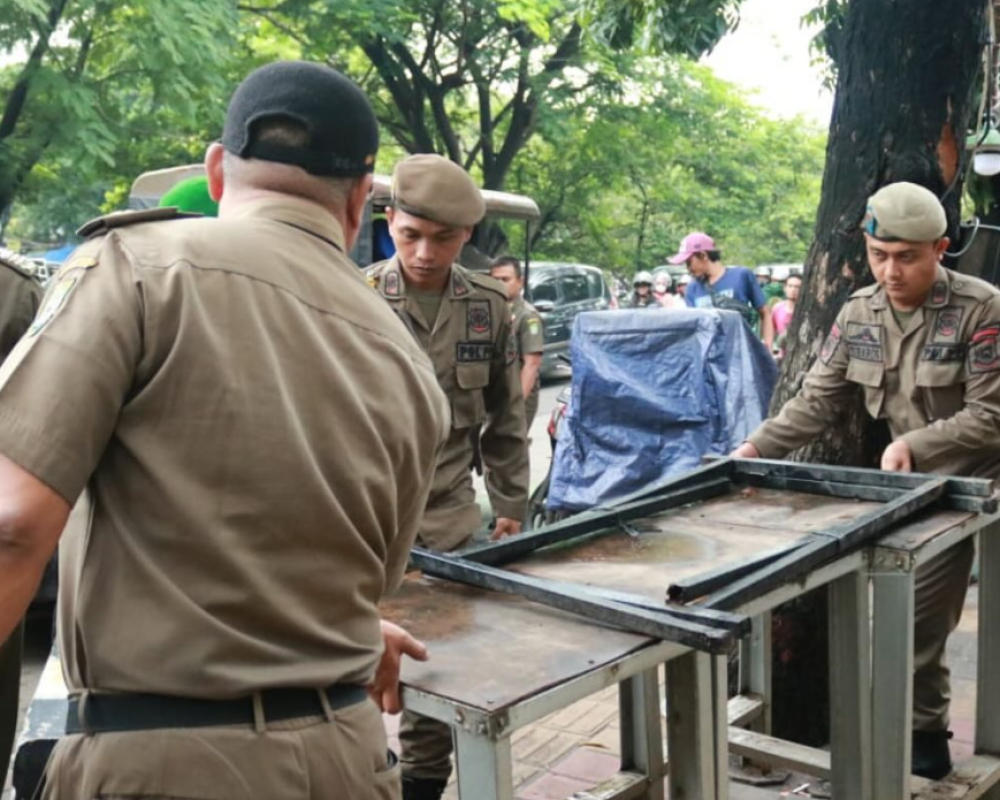 Giat Operasi penegakan Perda No. 8 Tahun 2018 tentang Ketentraman, Ketertiban Umum dan Perlindungan Masyarakat terhadap para pedagang kaki lima