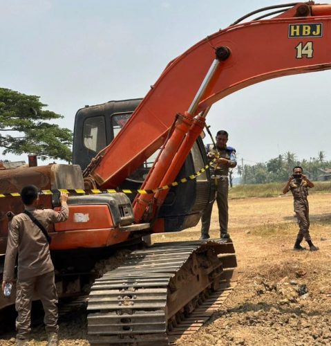 Satpol PP Kabupaten Tangerang menghentikan Aktifitas Cut and Fill