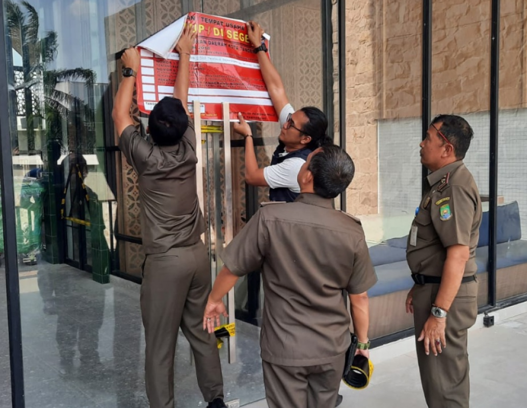 Penyegelan Bangunan Belum Memiliki Ijin Bangunan Oleh Satpol PP Kota Tangerang