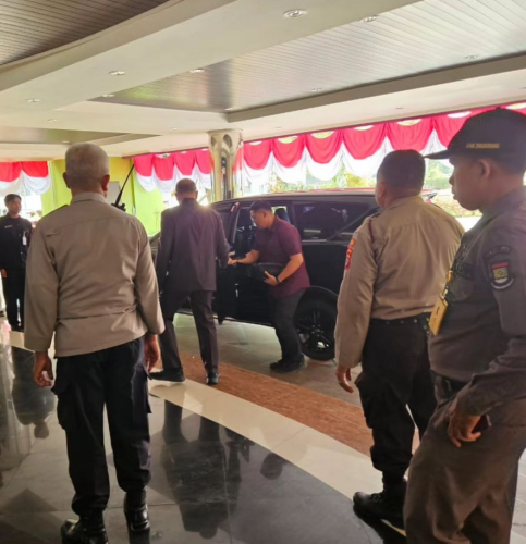 Satpol PP Kabupaten Tangerang Melaksanakan Pengawalan Dan Pengamanan Bupati Tangerang
