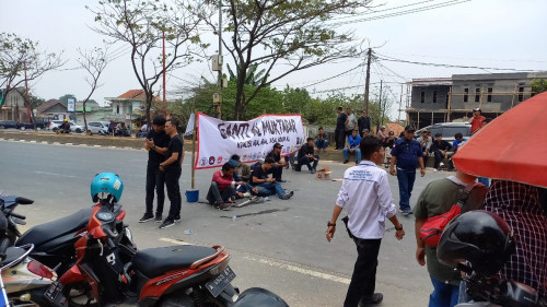 Geruduk Gedung DPRD Banten, Koalisi Abal-Abal (Asal Bukan AL)