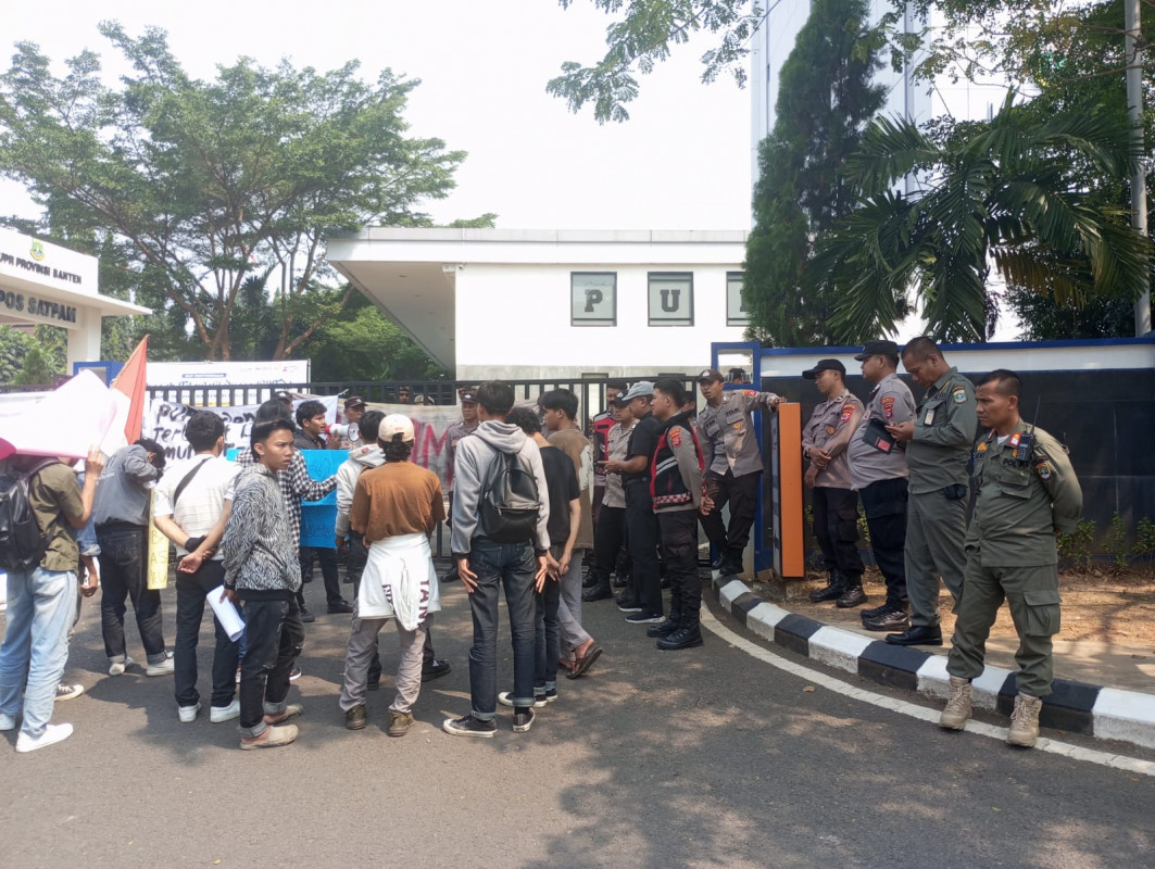 Pengamanan Aksi Unjuk Rasa Di PUPR Provinsi Banten