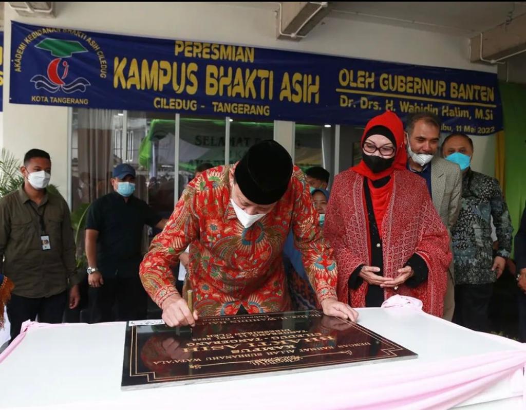 Gubernur Banten Wahidin Halim (WH) meresmikan Kampus Akademi Kebidanan Bhakti Asih Ciledug.