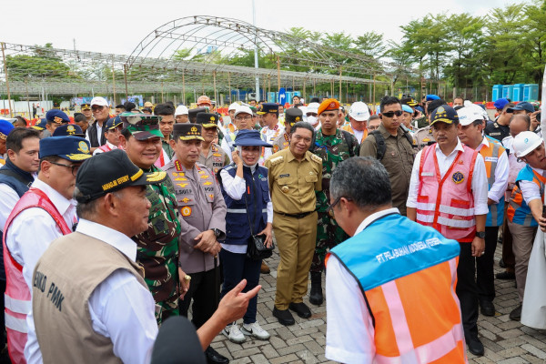 Pj Gubernur Al Muktabar Dampingi Presiden Jokowi Tinjau Kesiapan Pelabuhan Merak dan Ciwandan Layani Arus Mudik Lebaran 