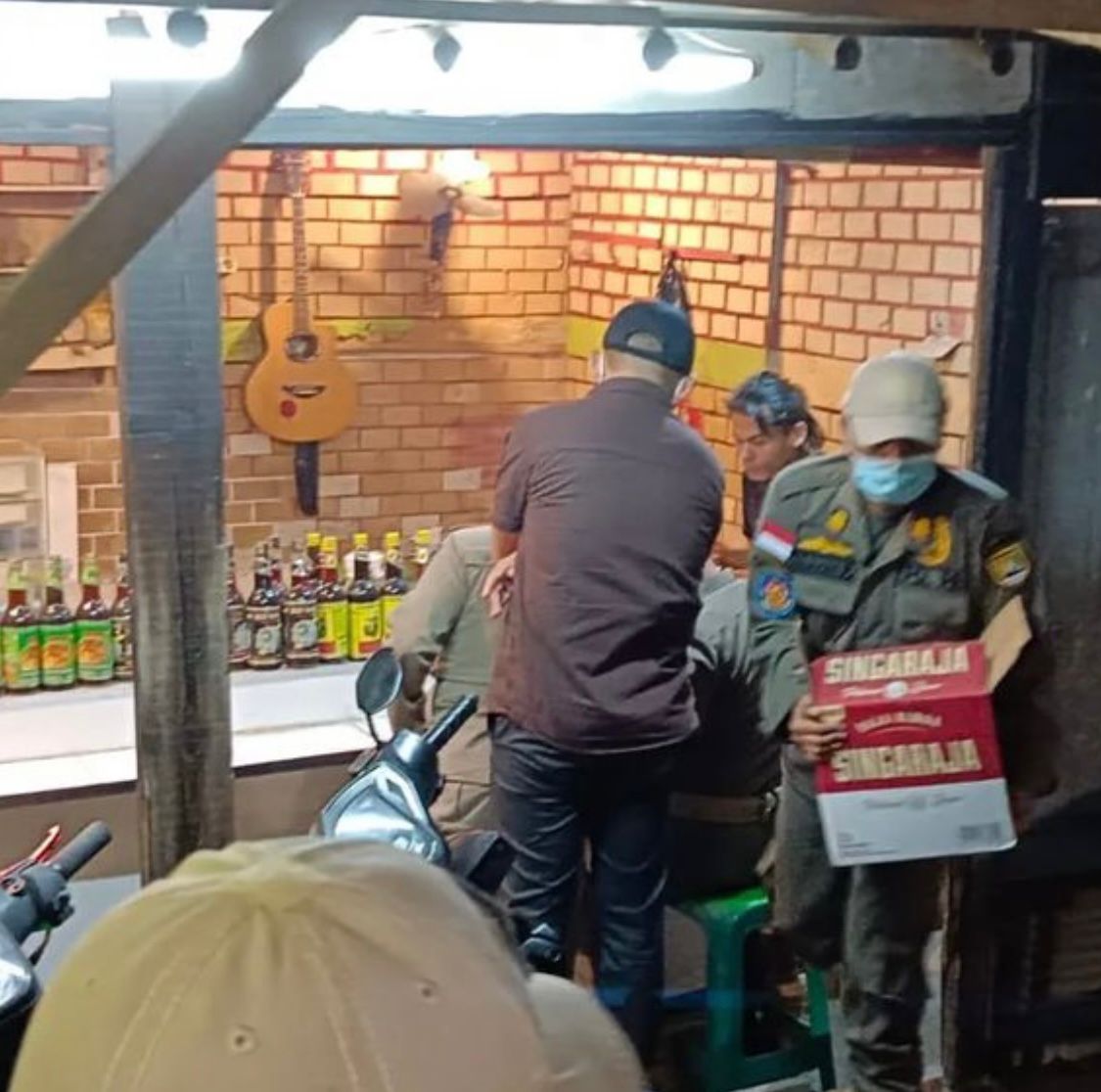 Satpol Pp Kota Cilegonmelanjutkan Kegiatan Pengawasan Perijinan Tempat Usaha Dan Peredaran Minuman Keras Di Kota Cilegon