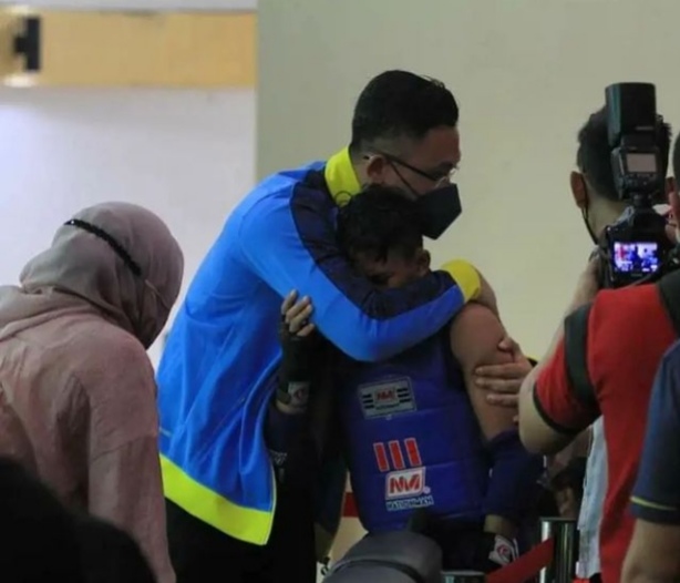 Lolos Ke Final, Atlet Muay Thai Banten Menangis Dipeluk Wagub