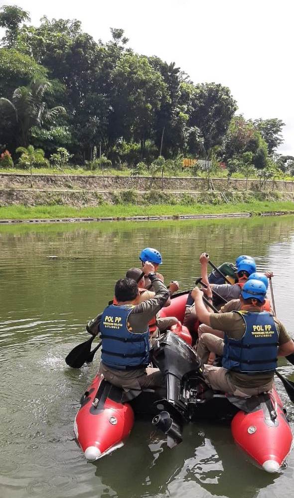 Pembinaan fisik dan mental anggota satpol pp prov banten pelatihan kesemaptaan, penanganan evakuasi bencana banjir
