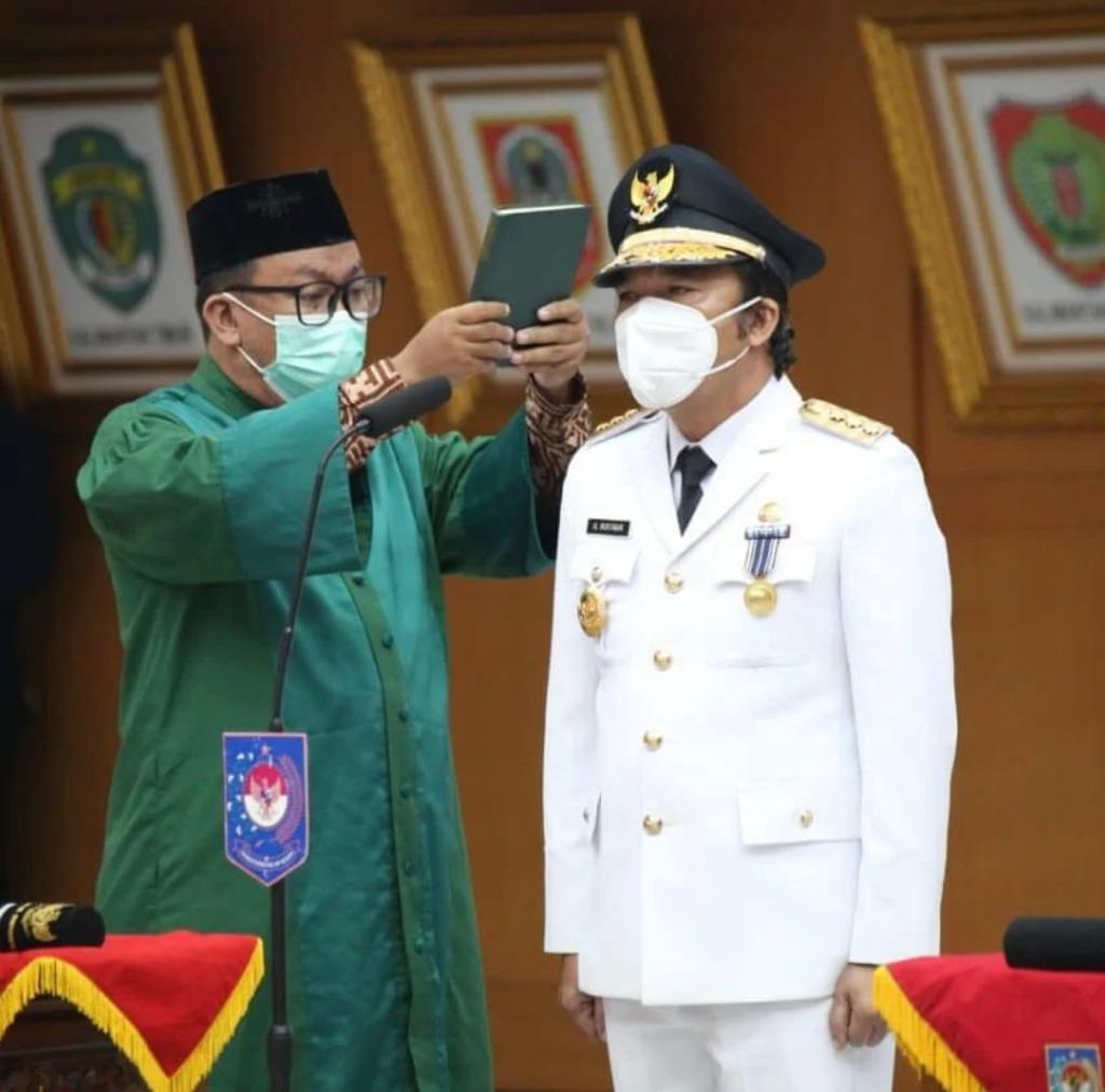 Dilantik, Penjabat Gubernur Banten Al Muktabar.