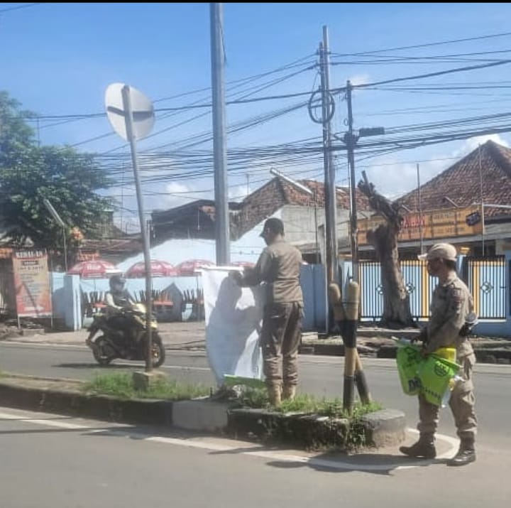 Pembersihan Alat Peraga Komersil tak berizin