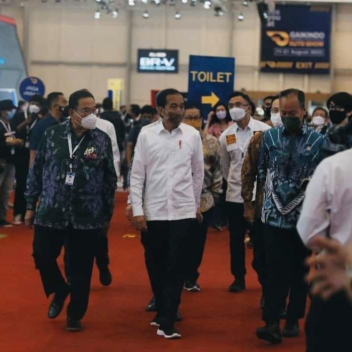 Wagub Andika Bersama Bupati Zaki & Ketum Gaikindo Sambut Jokowi di GIIAS 2021
