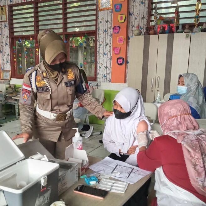 SATPOLPP Kota Cilegon masih terus melaksanakan pengamanan Vaksinasi bagi anak usia 6 (enam) sampai 11 (sebelas) tahun.