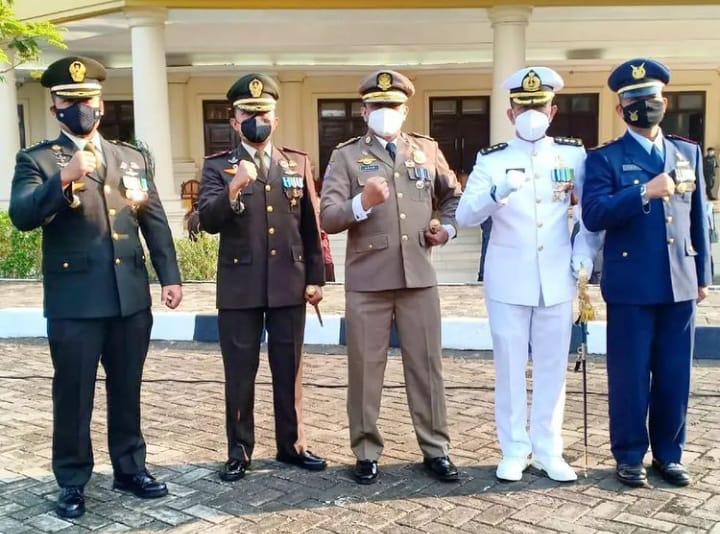 Foto bersama diantara Upacara Instansional Pemerintah Provinsi Banten dalam rangka Peringatan HUT Kemerdekaan Republik I