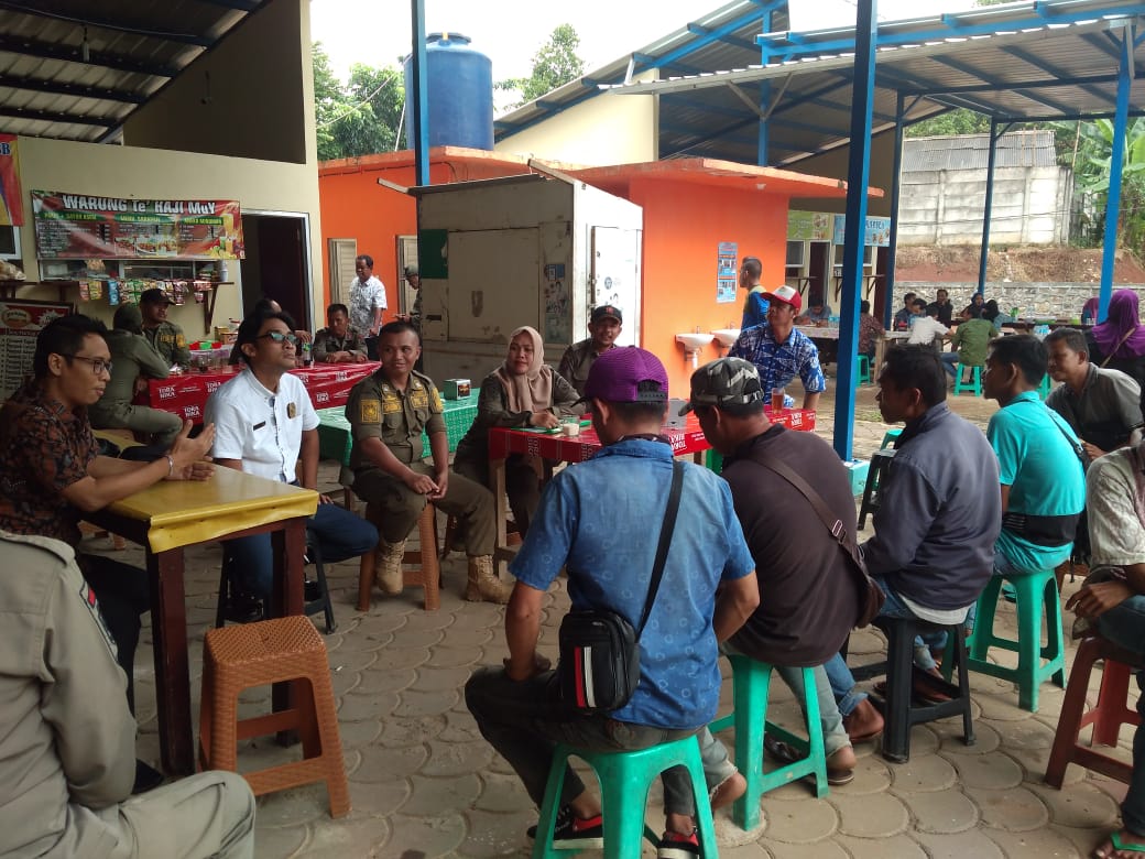 Sat Pol PP Provinsi Banten Tertibkan PKL yang berjualan di wilayah KP3B