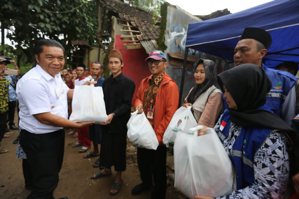 Pj Gubernur Banten Al Muktabar Tinjau Jembatan Terputus Akibat Bencana Banjir Kabupaten Lebak