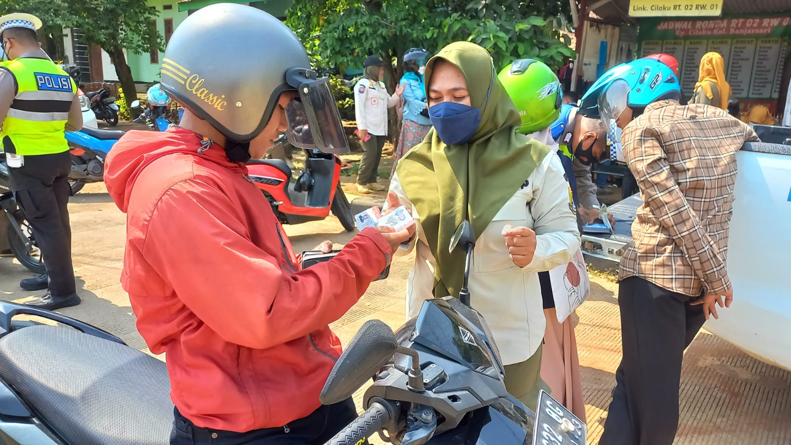 Satpol PP Provinsi Banten Bersama Jajaran Ditlantas Polda Banten Melakukan Razia Kendaraan Bermotor.