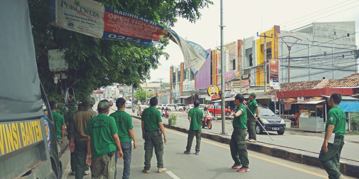 Penertiban Alat Peraga Komersil sekaligus Sosialisasi terhadap PKL