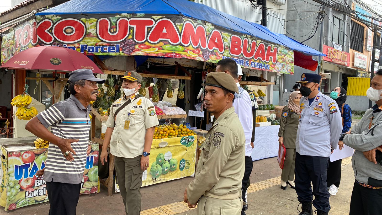 Satpol PP Provinsi Banten Melakukan Kegiatan Kawasan Fasilitas Umum Di Ruas Jalan Provinsi Banten