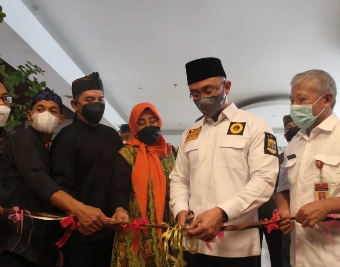 Wakil Gubernur Banten Andika Hazrumy saat resmikan Wise Gallery di Hotel Horison Ultima Ratu, Kota Serang.