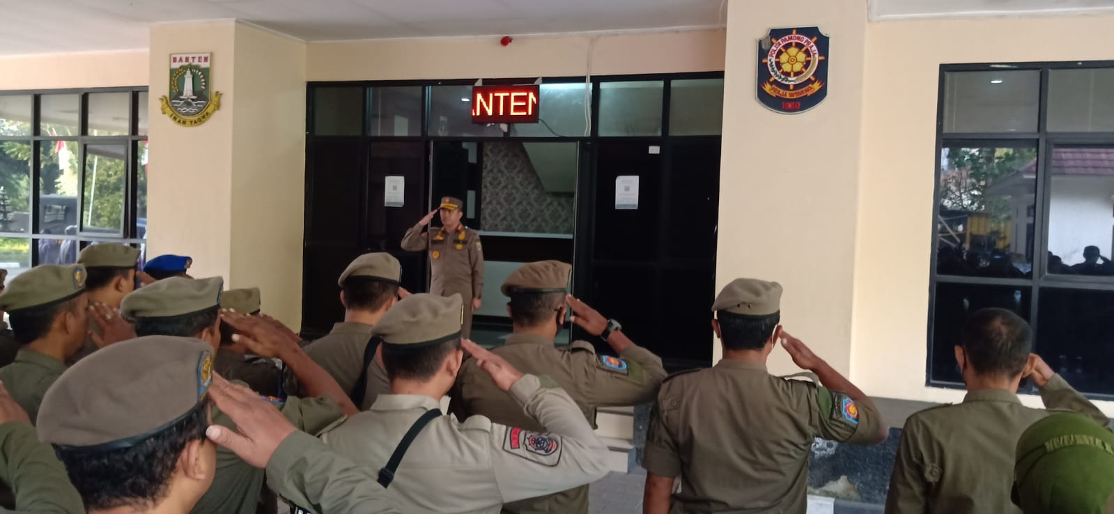 Pelaksanaan Apel Pagi di lingkungan Satuan Polisi Pamong Praja Provinsi Banten