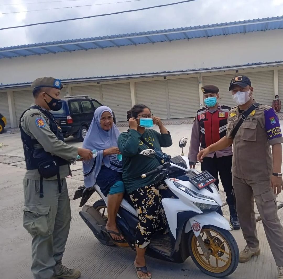 Pelaksanaan Operasi Patuh Masker Di Wilayah Kecamatan Cisoka 