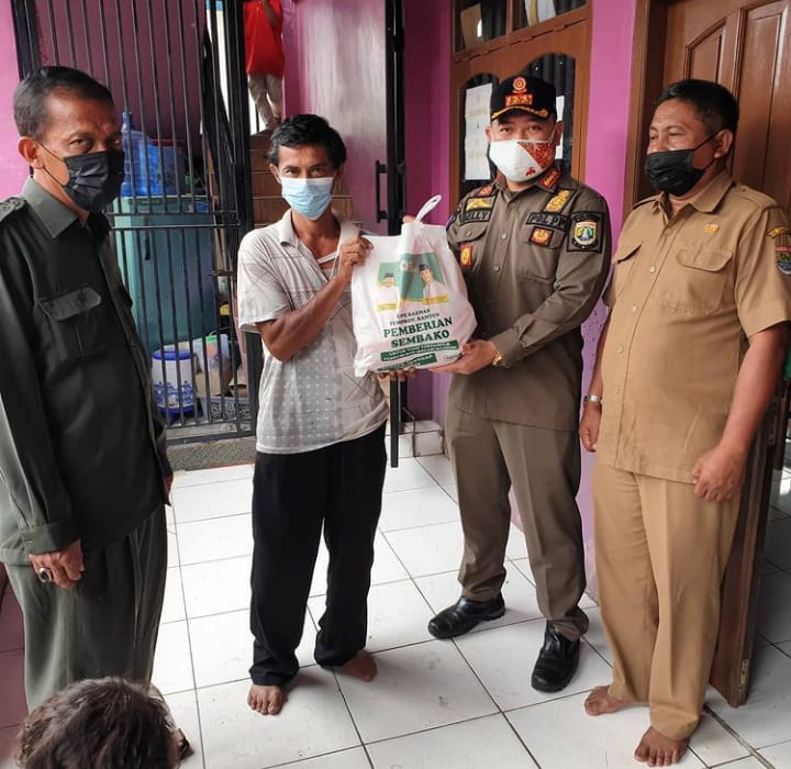 300 paket sembako dari Pemerintah Provinsi Banten melalui Unit Pengumpul Zakat (UPZ) 
