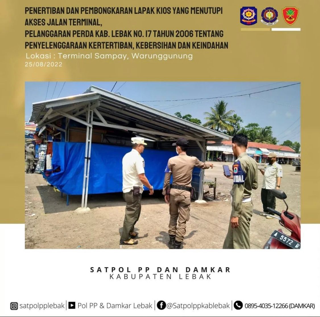 Satopol Pp Kab Lebak Melakukan Kegiatan Penertiban Dan Pembongkaran Lapak Kios Yang Menutupi Akses Jalan Terminal.