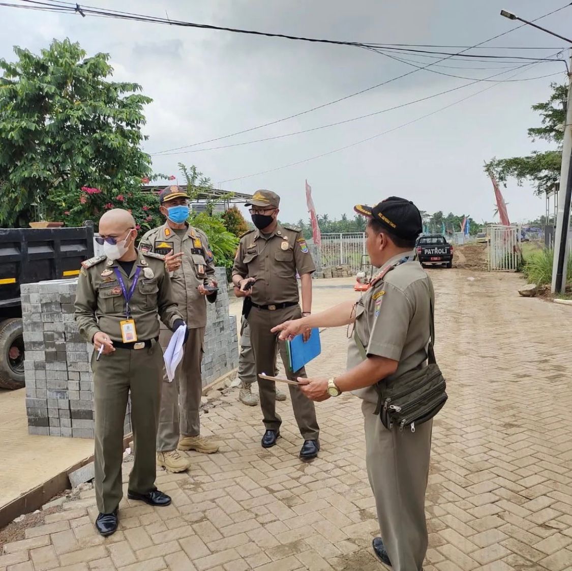 Satpol Pp Respon Cepat Pengaduan Masyarakat Terkait Adanya Aktivitras Pemerataan Tanah Di Kecamatan Sepatan Timur