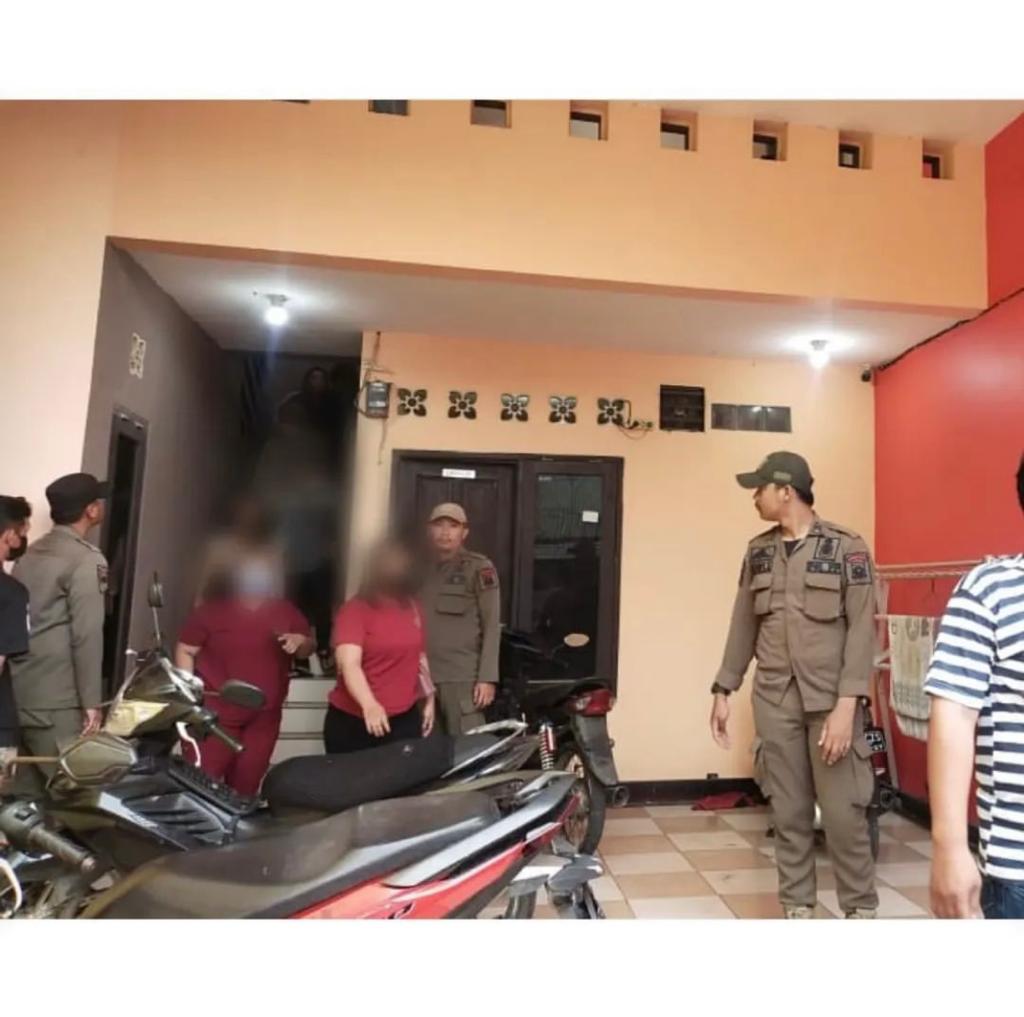 Satpol PP Kota Tangerang Menggerebek Sebuah Kos Di Daerah Karawaci