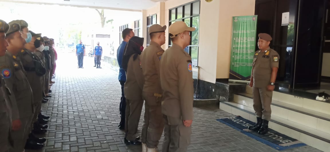 Pelaksanaan Apel Pagi Di Lingkungan Satuan Polisi Pamong Praja Provinsi Banten