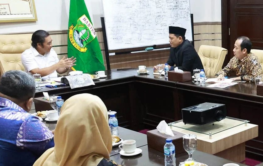 PJ GUBERNUR BANTEN MENERIMA SILATURAHMI KOMISIONER KPU BANTEN