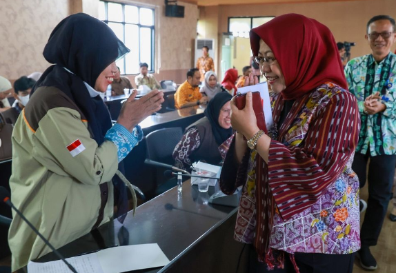UPAYA MENGURANGI PENYANDANG MASALAH KESEJAHTERAAN SOSIAL