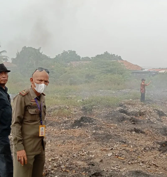 PEMBAKARAN SAMPAH BEKAS LIMBAH DI WILAYAH KABUPATEN TANGERANG