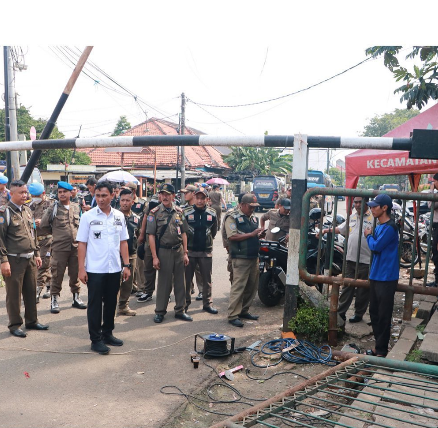 GIAT PEMASANGAN PAGAR SATPOL PP KOTA TANGERANG