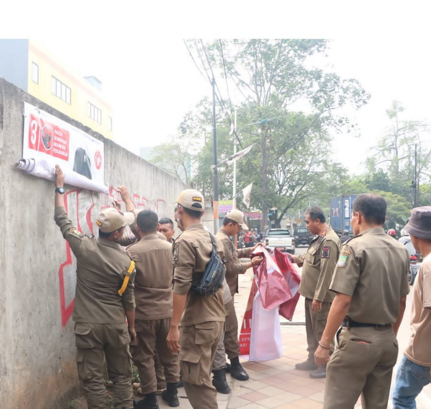 PENERTIBAN GABUNGAN REKLAME BALEHO DAN SPANDUK