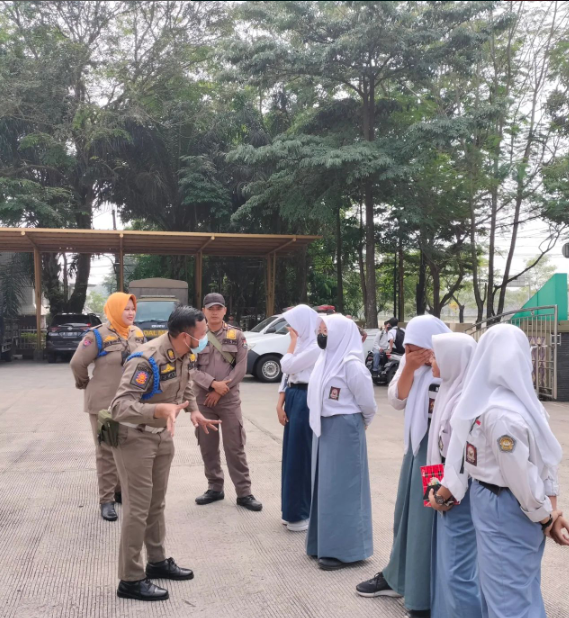 BOLOS SEKOLAH PULUHAN PELAJAR TERJARING RAJIA SATPOL PP KAB TANGERANG