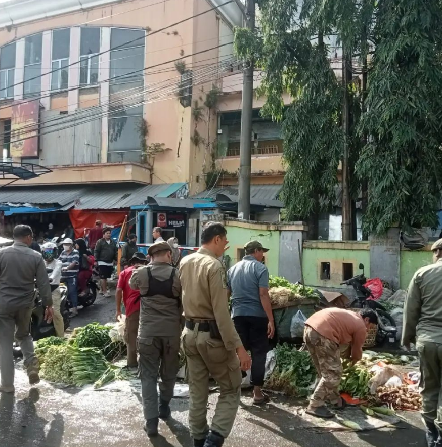 PENERTIBAN PEDAGANG KAKI LIMA (PKL) WILAYAH KOTA SERANG