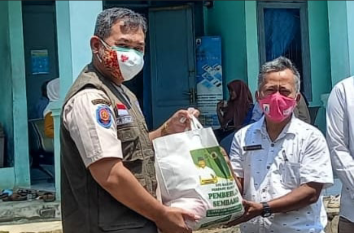 Sebanyak 250 paket bantuan sembako dari Pemerintah Provinsi Banten melalui Unit Pengumpul Zakat (UPZ) 