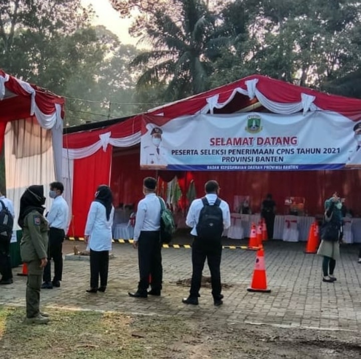 Pengamanan Tes Seleksi CPNS di BPSDM Provinsi Banten oleh Satpol PP Provinsi Banten memasuki hari kedua