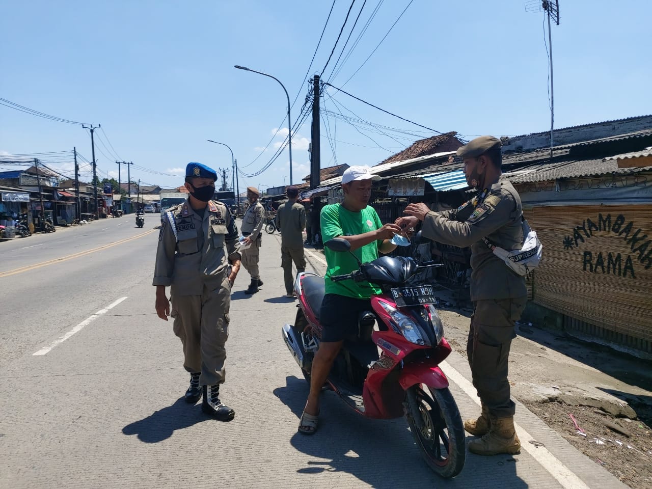 Banyak Warga Tidak Menggunakan Masker Tatkala Beraktivitas Di Jayanti Tangerang