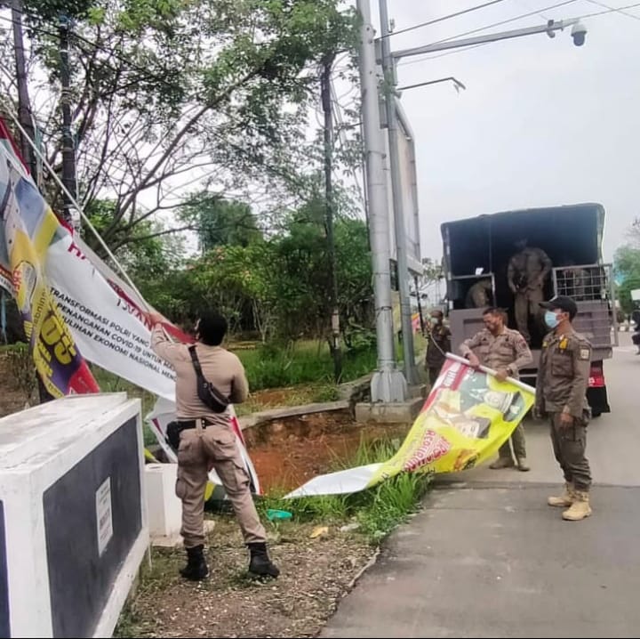 SatpolPP :Penertiban alat peraga komersial